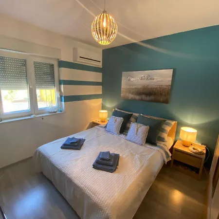 Spacious Close To The Sea In Kastel Luksic Appartamento Kaštela