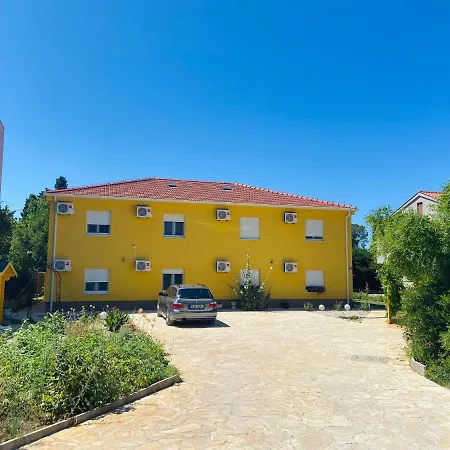 Spacious Close To The Sea In Kastel Luksic