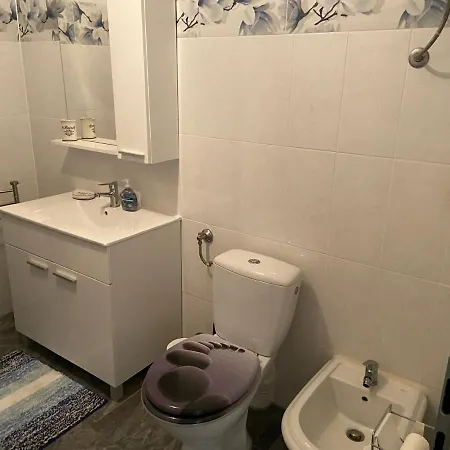 Spacious Close To The Sea In Kastel Luksic Apartment