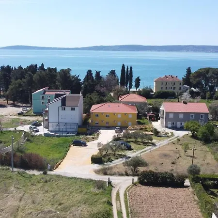 Spacious Close To The Sea In Kastel Luksic * Kaštela