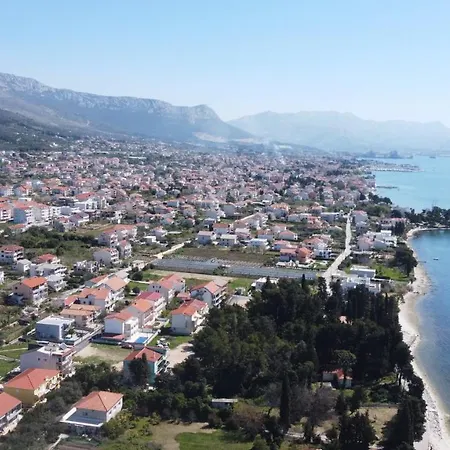 Spacious Close To The Sea In Kastel Luksic *