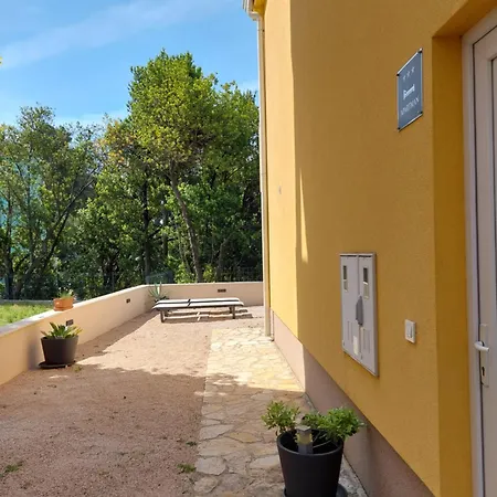 Spacious Close To The Sea In Kastel Luksic Appartamento *