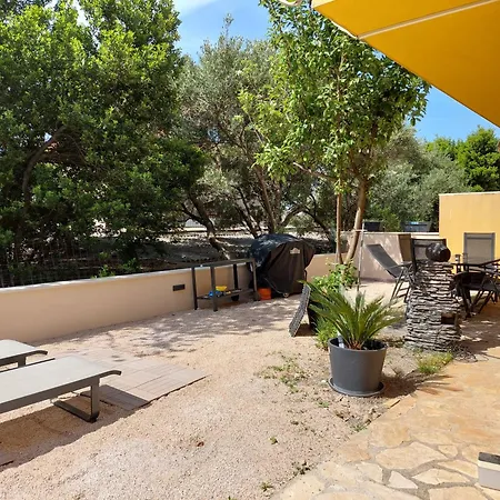 Spacious Close To The Sea In Kastel Luksic