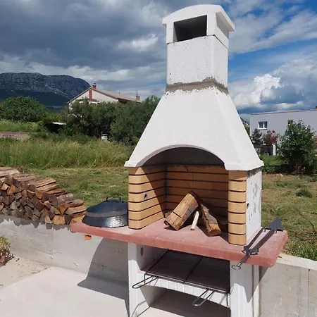 Spacious Close To The Sea In Kastel Luksic Appartamento Kaštela