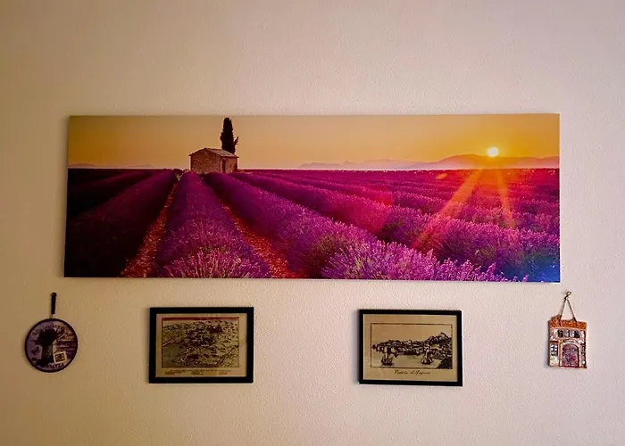 Spacious Apartment With Garden Close To The Sea In Kastel Luksic Split