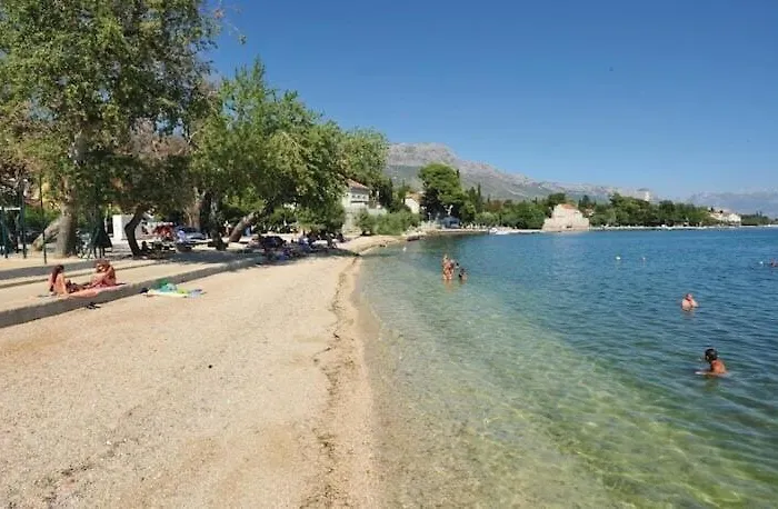 Spacious Apartment With Garden Close To The Sea In Kastel Luksic Split * Каштела