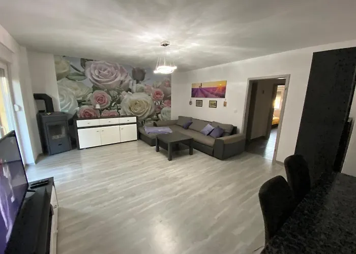 Апартаменты Spacious Apartment With Garden Close To The Sea In Kastel Luksic Split