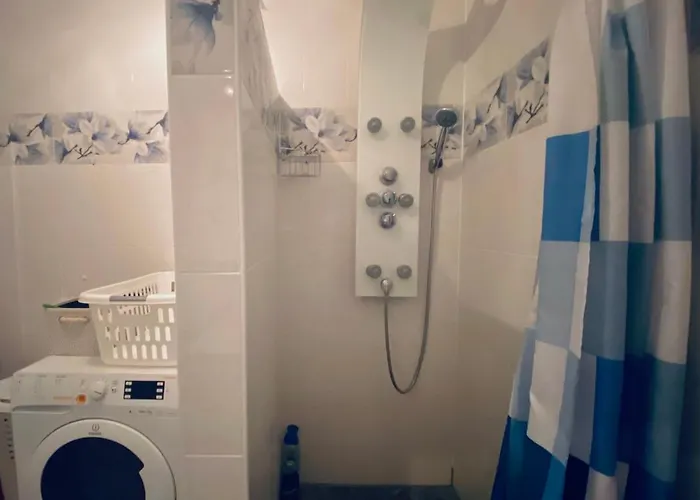 Spacious Apartment With Garden Close To The Sea In Kastel Luksic Split Апартаменты *